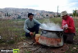 مهنة " تبييض الطناجر" النحاسية تستعيد بعض مجدها في بنت جبيل - Bintjbeil.org