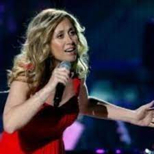 المغنية لارا فابيان تلغي حفلتين في لبنان بعد تلقيها تهديدات